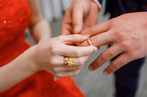 夢見戴戒指|夢見結婚戴戒指